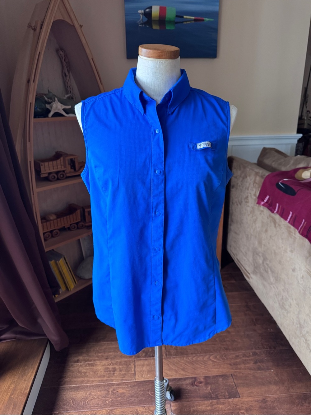 Columbia PFG sleeveless fishing shirt in rich blue, size L.